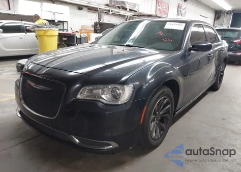 2016 Chrysler 300 Limited z USA, uszkodzony, nr VIN 2C3CCAAG4GH181362
